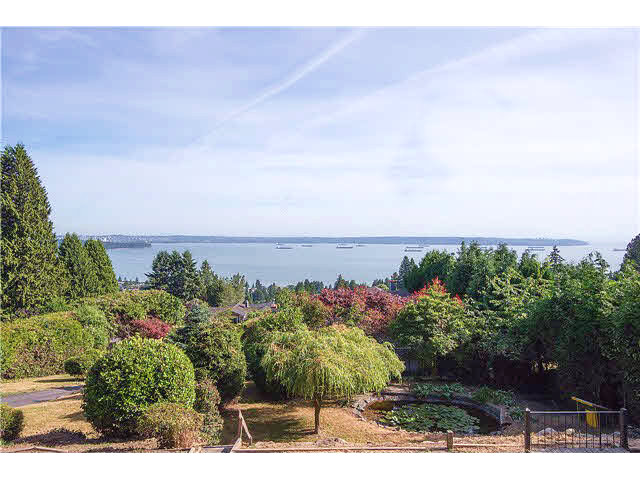 2555 Rosebery Avenue, West Vancouver 2