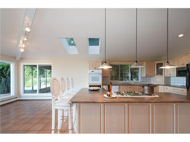 2555 Rosebery Avenue, West Vancouver 11