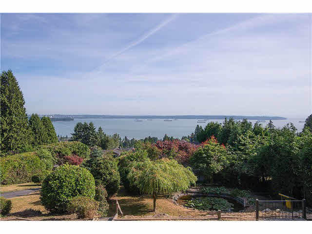 2555 Rosebery Avenue, West Vancouver 17