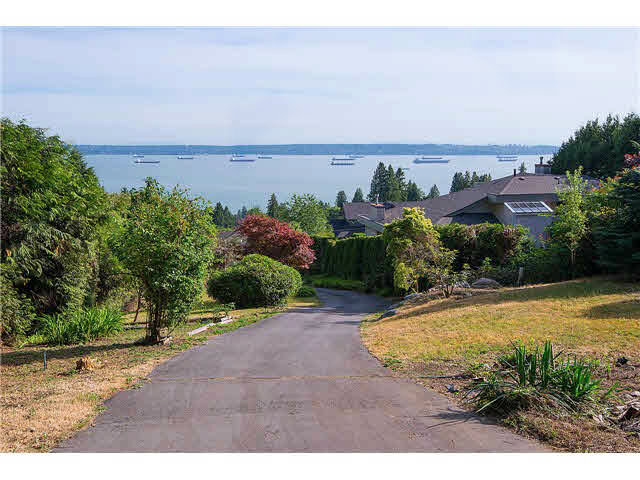 2555 Rosebery Avenue, West Vancouver