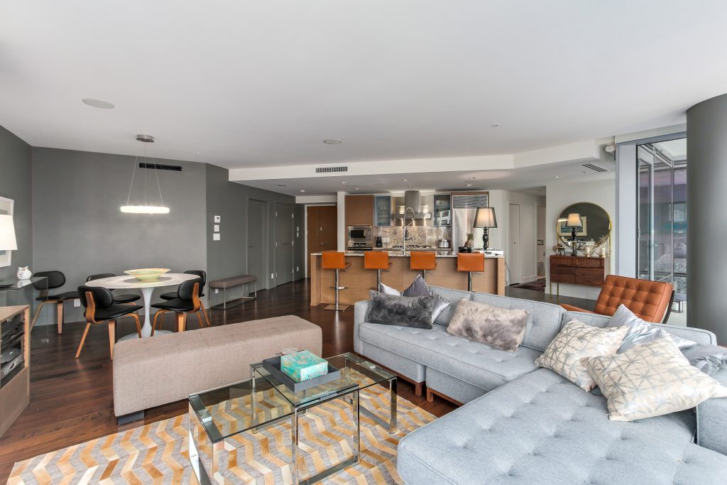 1111 Alberni St