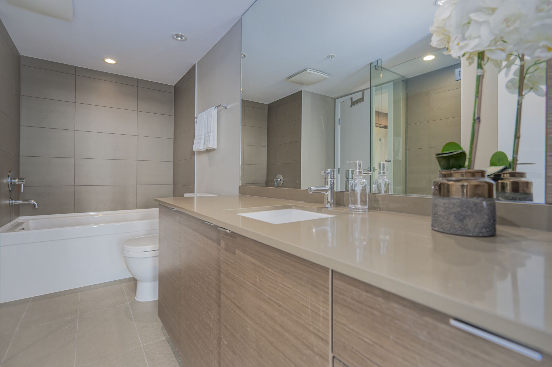 135 e 17th north vancouver 7