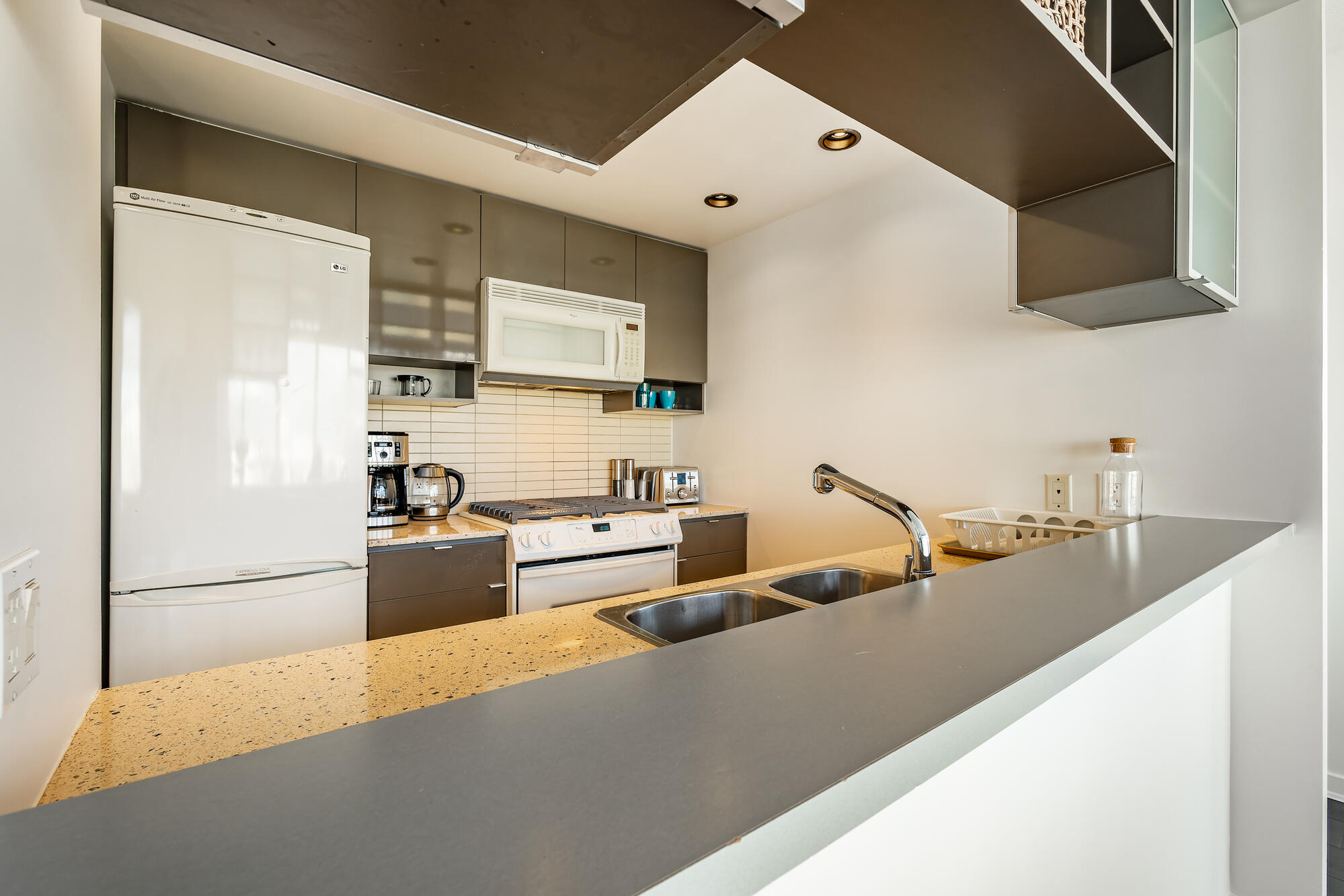 928 beatty st Vancouver 2
