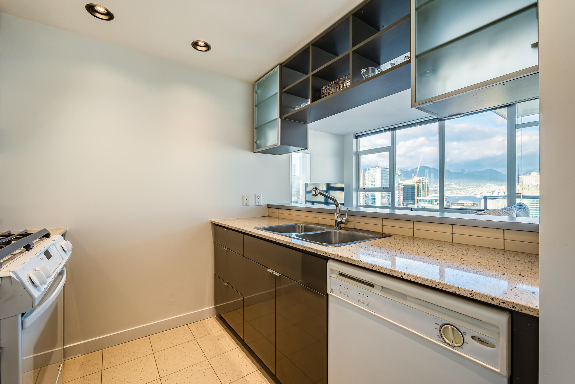 928 beatty st Vancouver 4