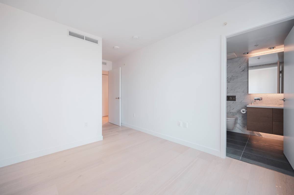 1289 Hornby st 3