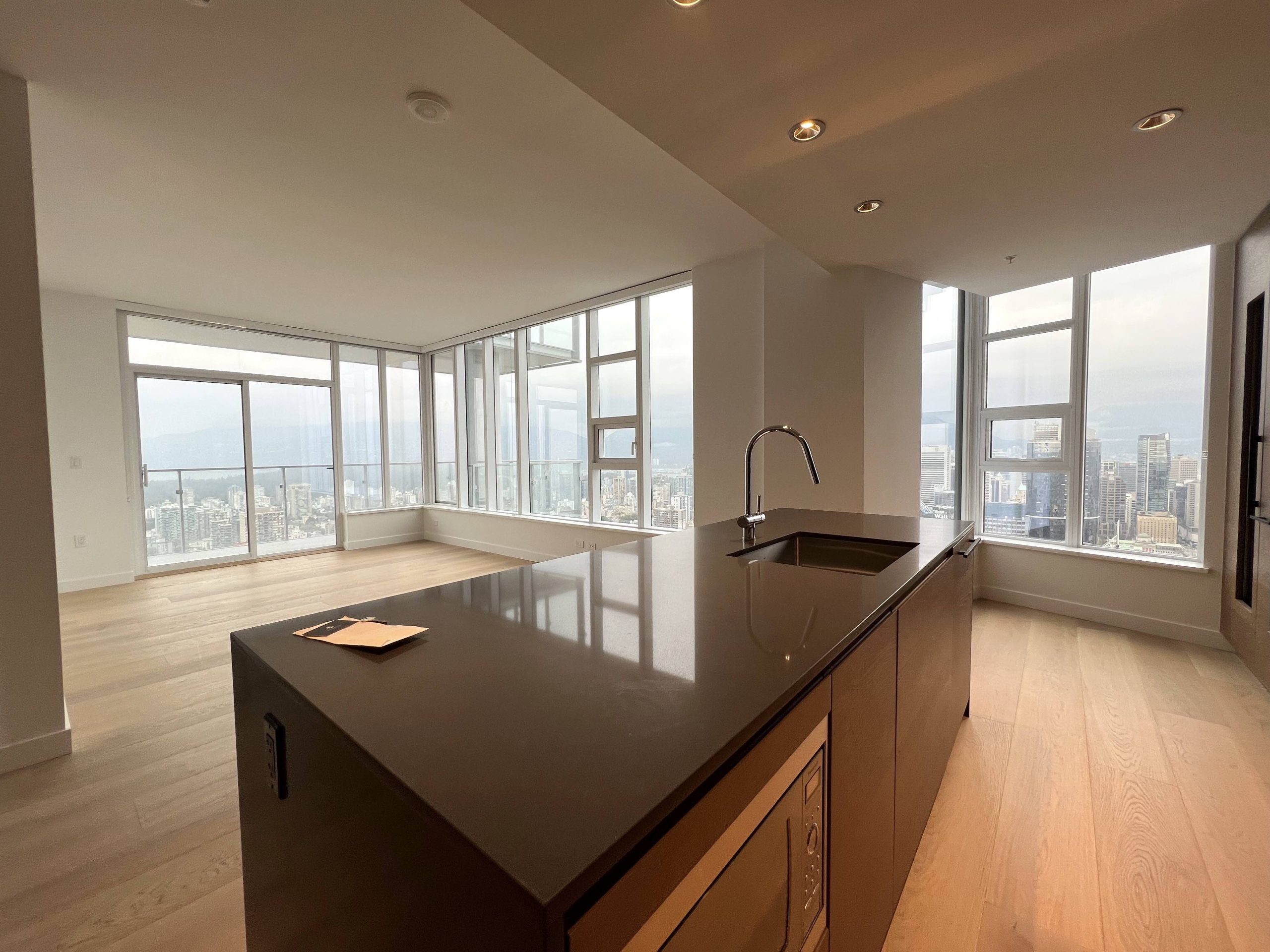 1289 Hornby st Vancouver 9