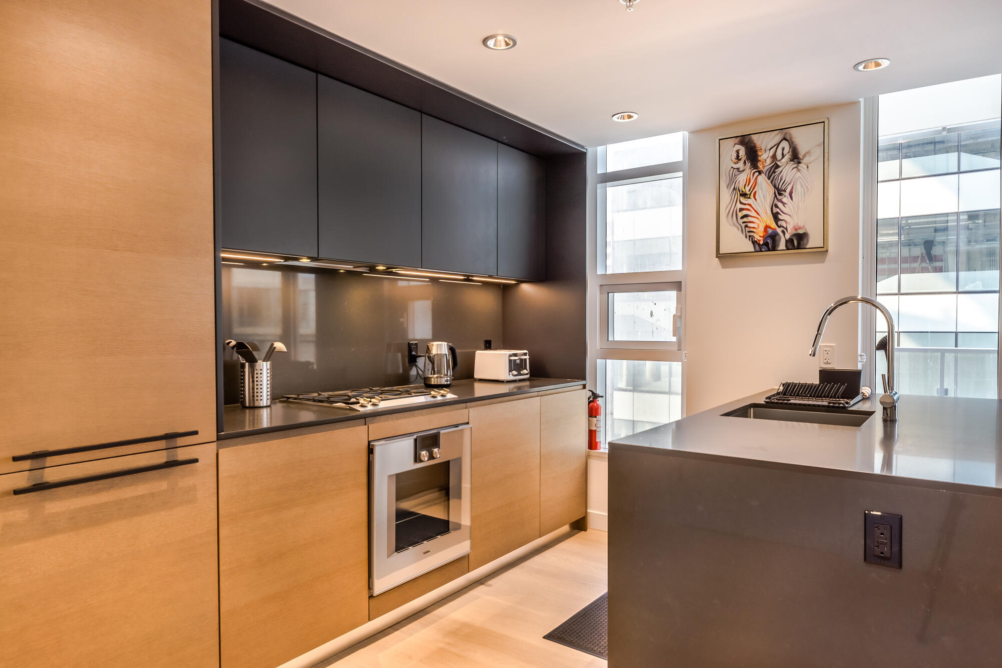 1289 hornby st vancouver 4