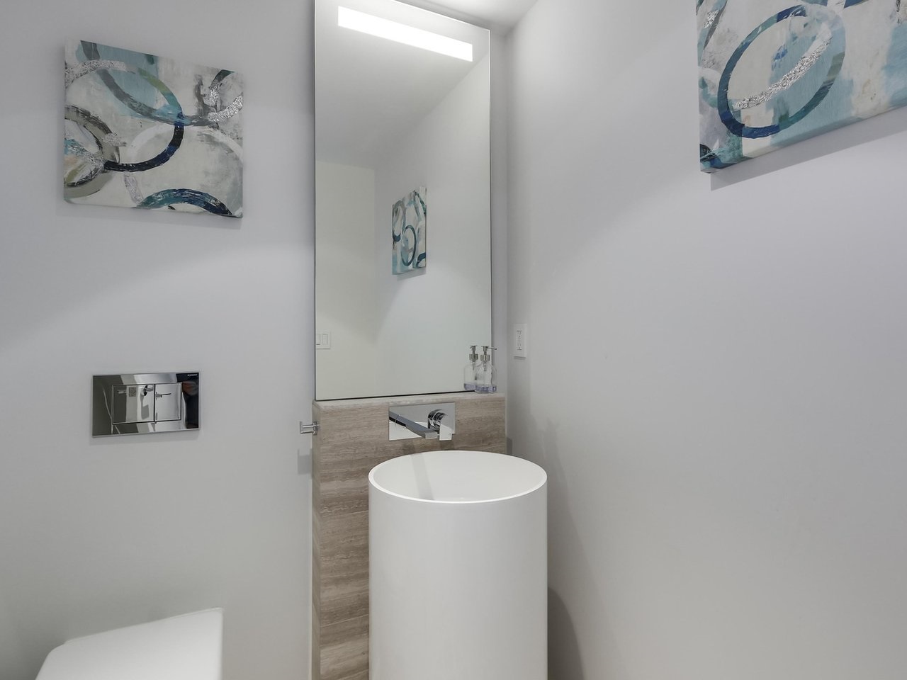 1151 W Georgia st Vancouver 4