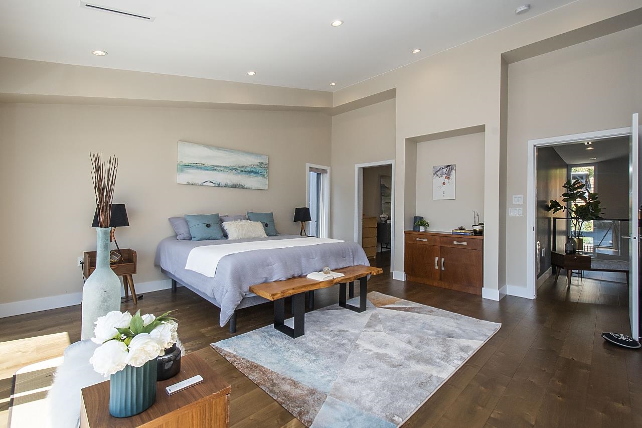 2552 Panorama Rd North Vancouver 9