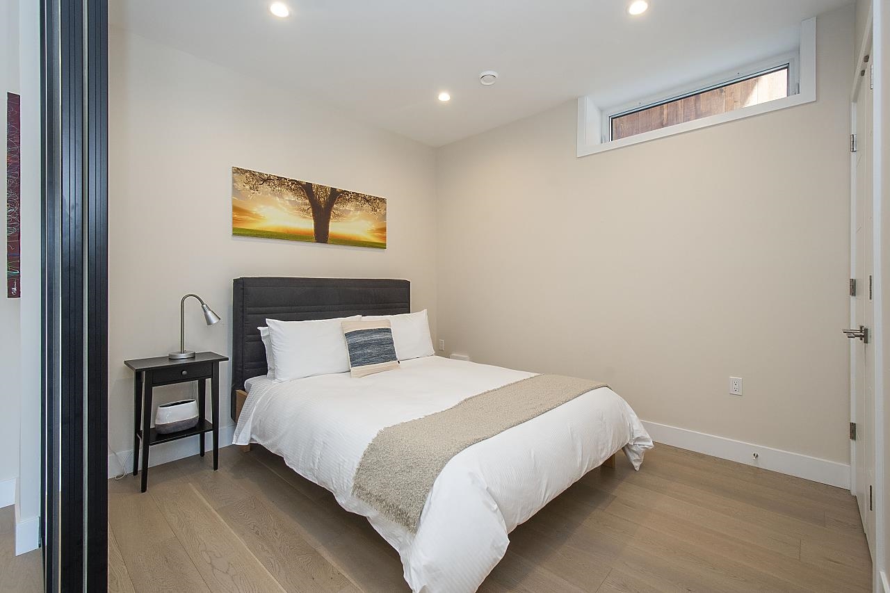 2552 Panorama Rd North Vancouver 15