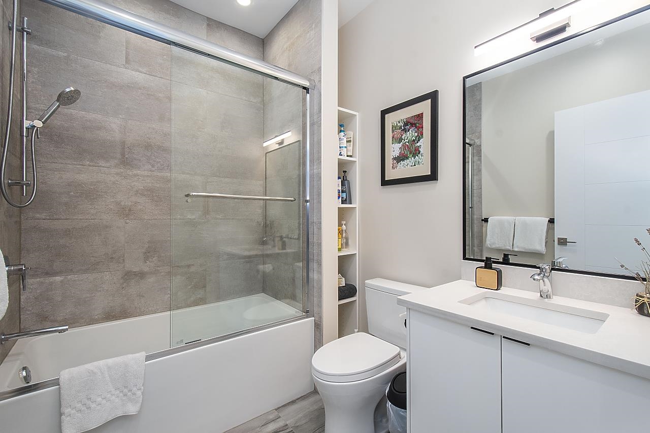 2552 Panorama Rd North Vancouver 18