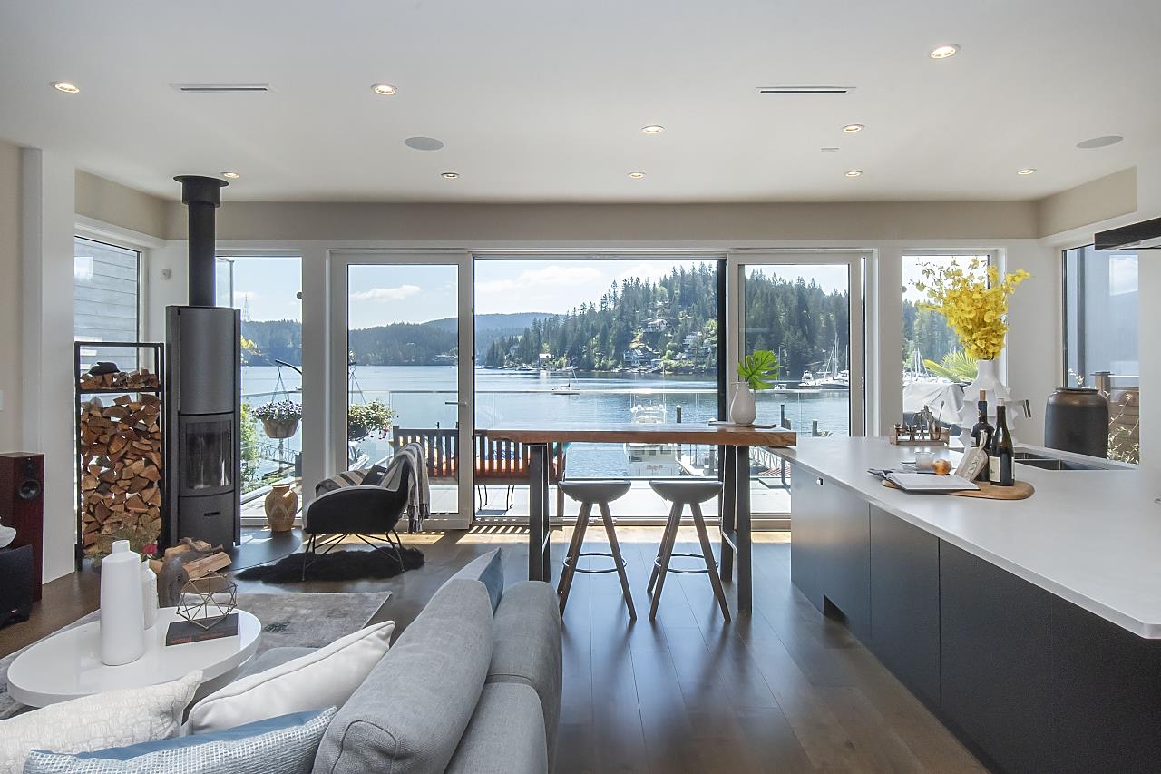 2552 Panorama Rd North Vancouver 3