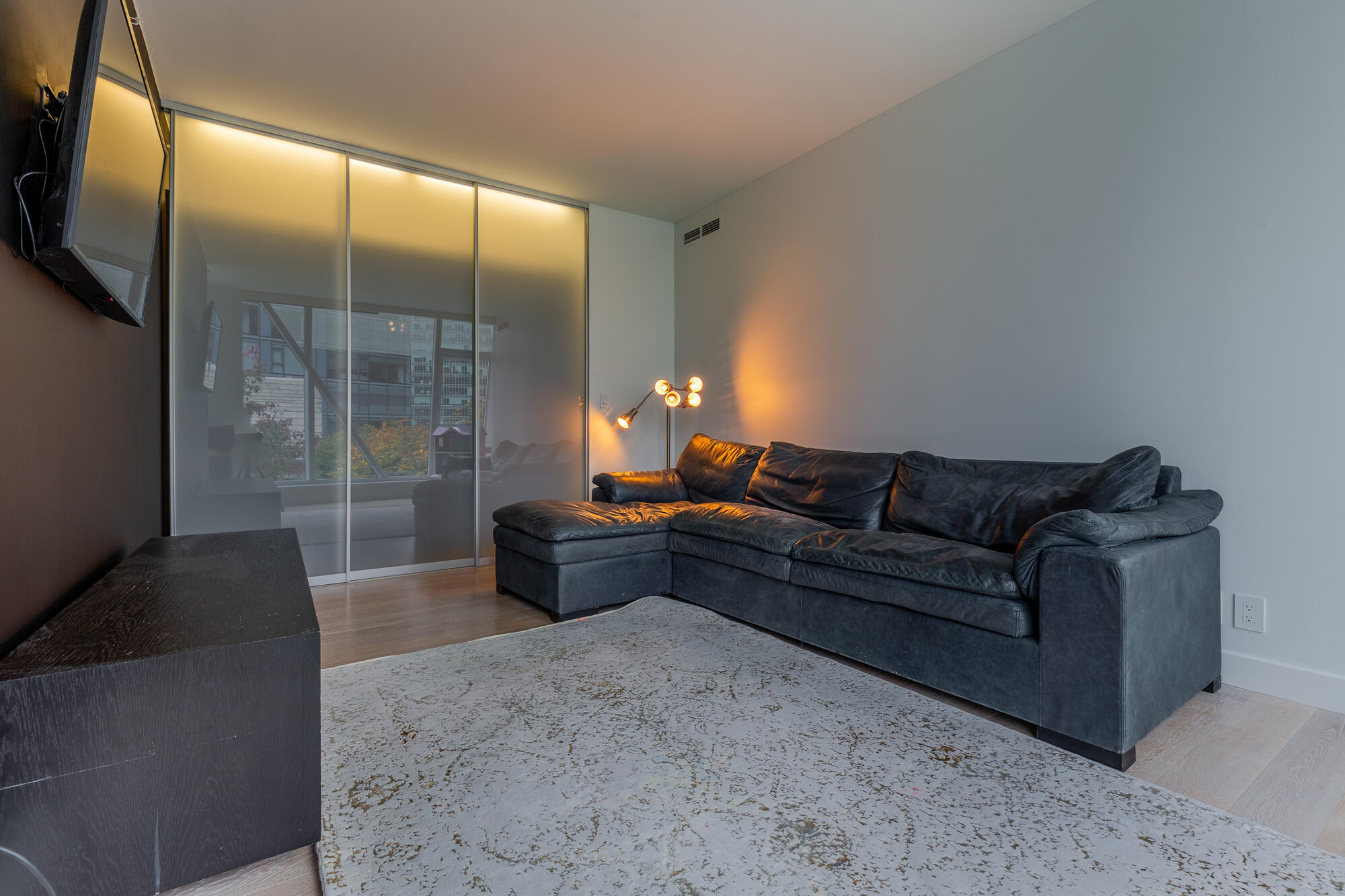 1409 W Pender Place 15