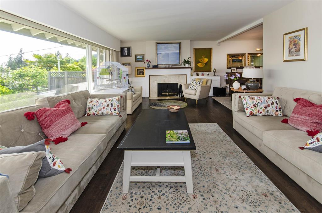 1215 ottaburn drive west vancouver 3