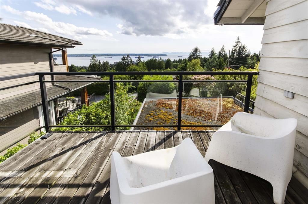 1215 ottaburn drive west vancouver 9