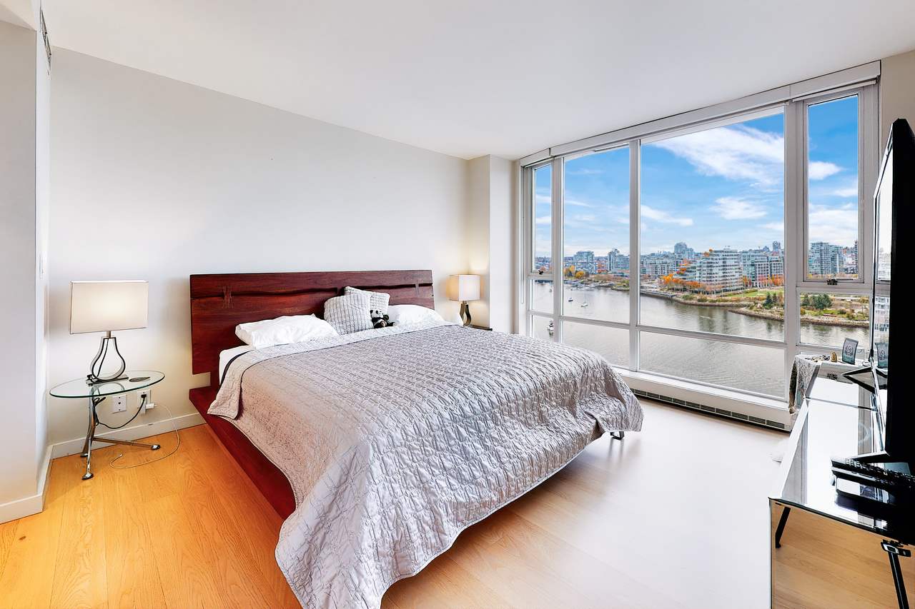 8 smithe mews vancouver 12