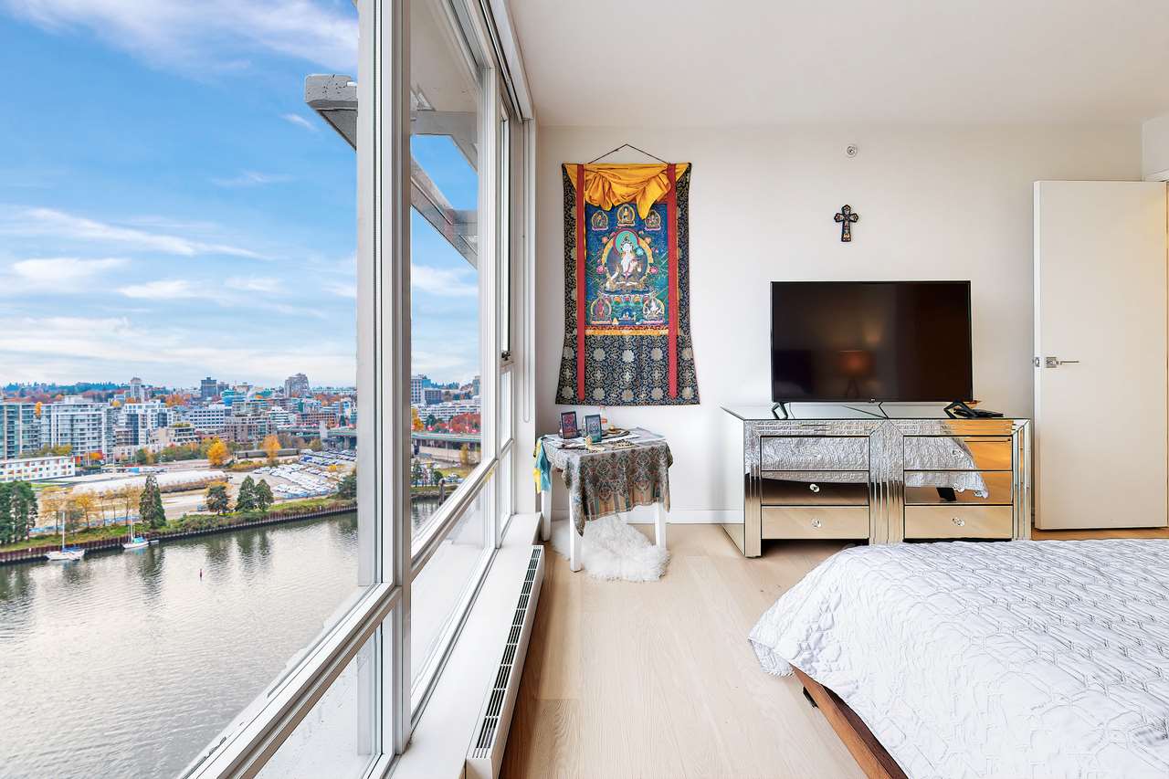 8 smithe mews vancouver 17
