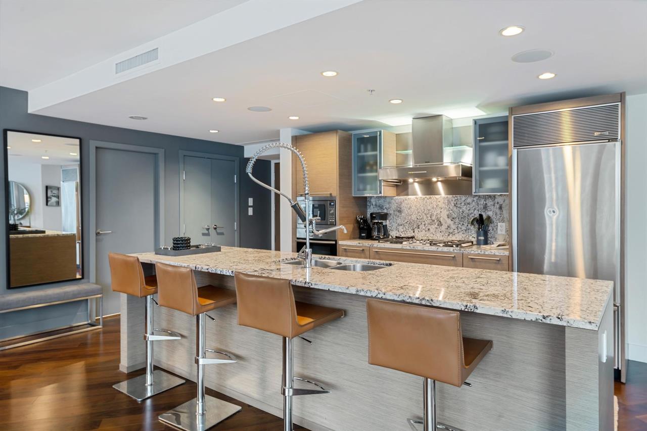 1111 alberni st