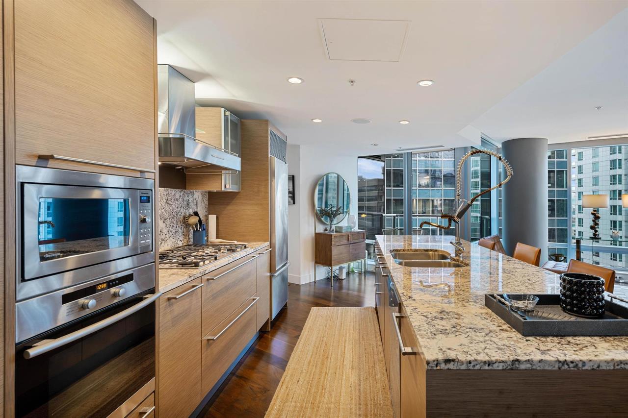 1111 alberni st 7
