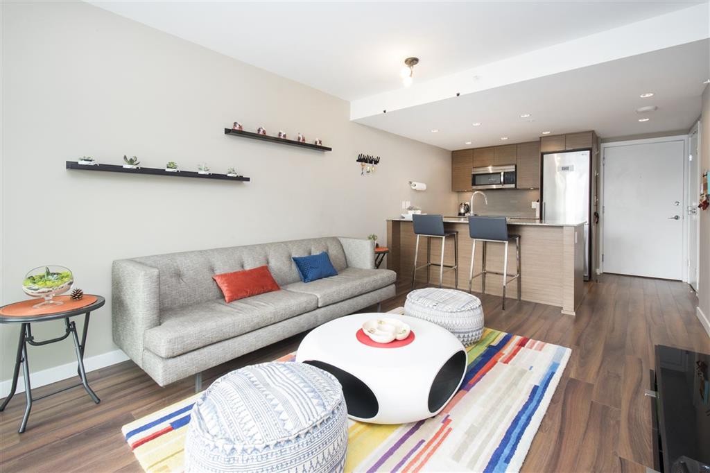 135 E 17th Ave North Vancouver 3