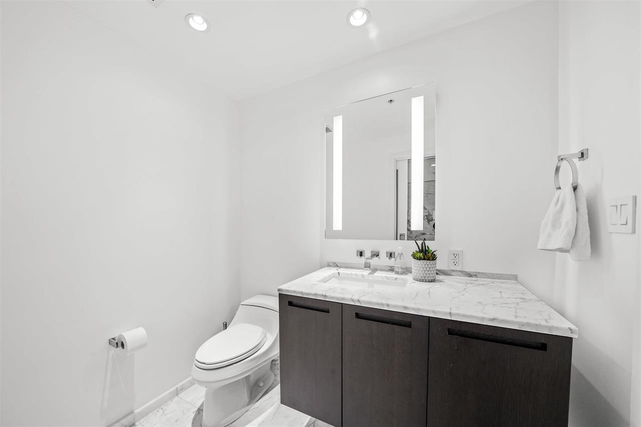 1011 w cordova st Vancouver V6C 0B2 7