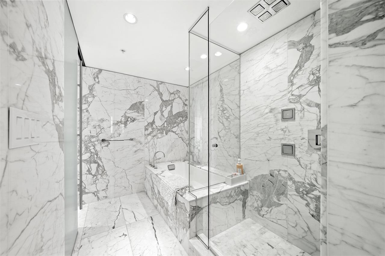 1011 w cordova st Vancouver V6C 0B2 6