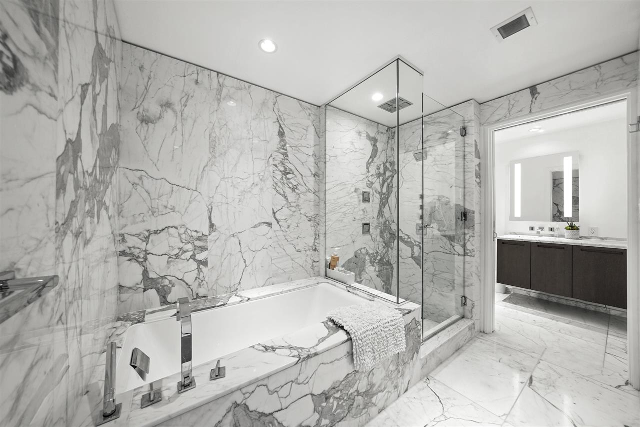 1011 w cordova st Vancouver V6C 0B2 5