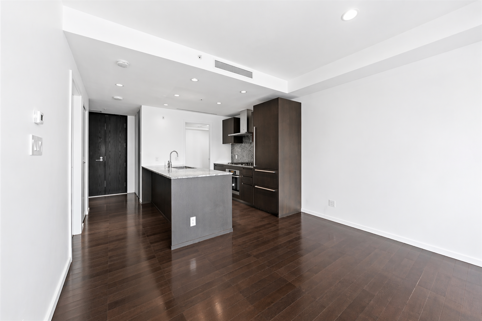 1011 w cordova st Vancouver V6C 0B2 2