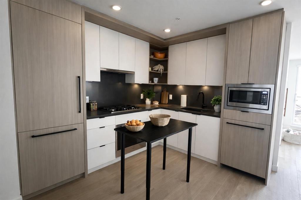 2268 E broadway Vancouver V5N0L2 3