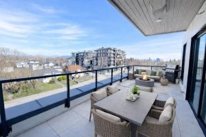 2268 E broadway Vancouver V5N0L2