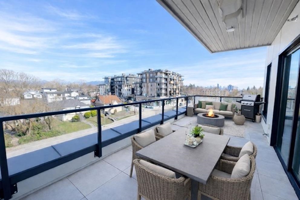 2268 E broadway Vancouver V5N0L2
