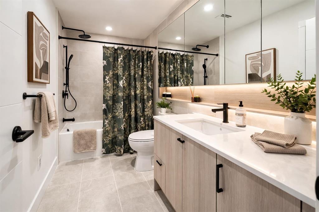 2268 E broadway Vancouver V5N0L2 2
