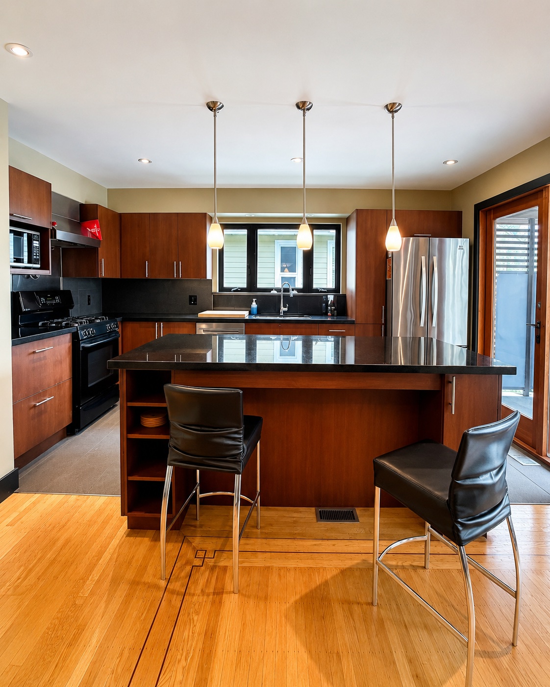 1224 Inglewood Ave West Vancouver V7T 1Y6 5