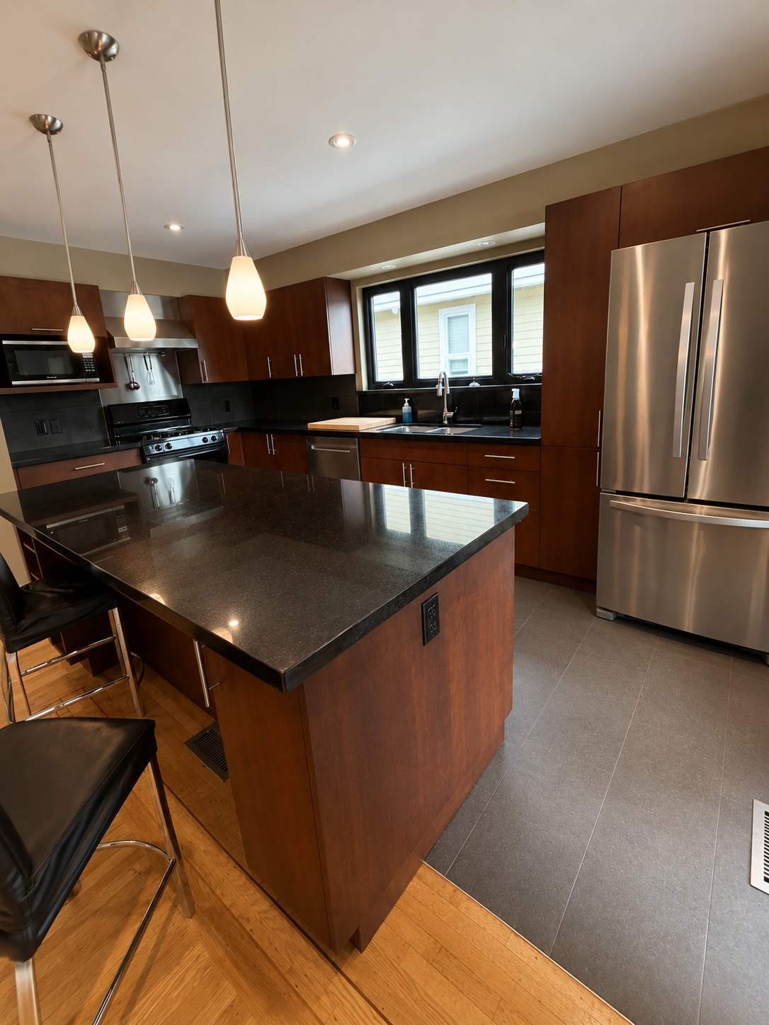 1224 Inglewood Ave West Vancouver V7T 1Y6 9