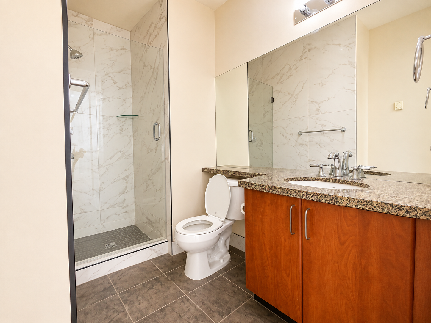 2680 Arbutus StVancouver, BC V6J 5L8 3