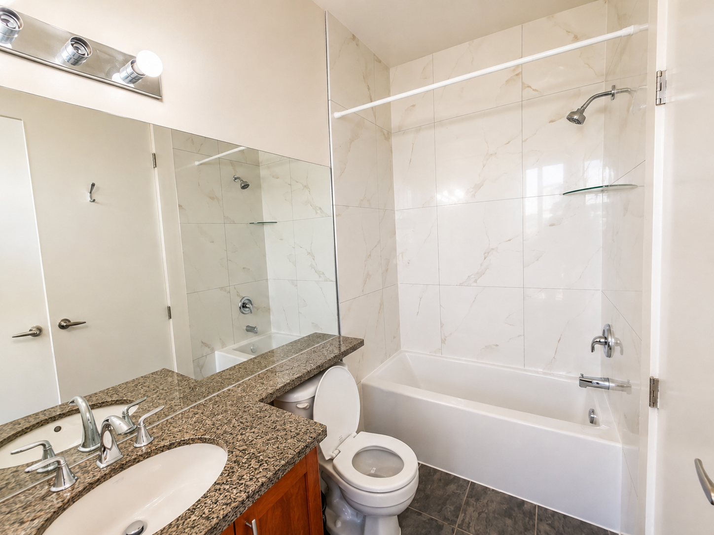2680 Arbutus StVancouver, BC V6J 5L8 4